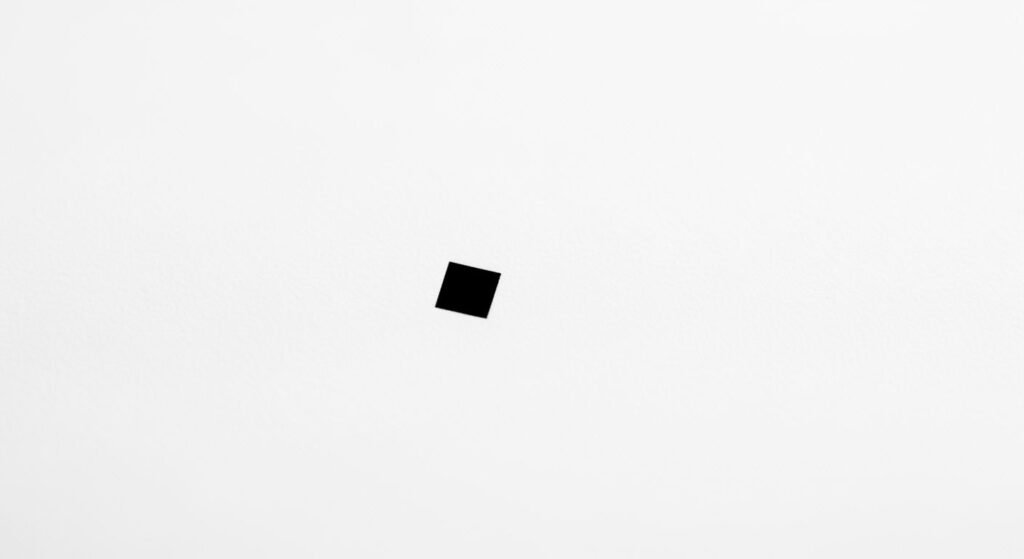 Dead pixel on white background image 3