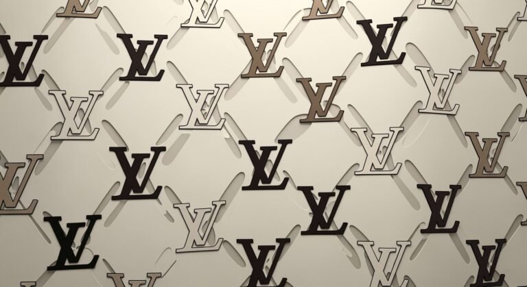 Lv background image 3